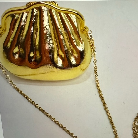 Gucci 1980s Gold Tone Metal Shell Miniaudière Evening Bag - Picture 2 of 9